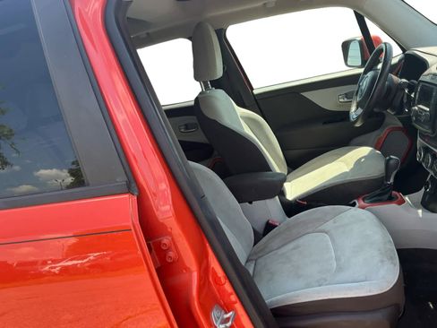 Used 2015 Jeep Renegade Latitude w/ Popular Equipment Group AWD/4WD image 14