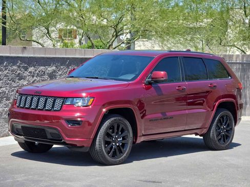 Used 2019 Jeep Grand Cherokee Altitude AWD/4WD image 5