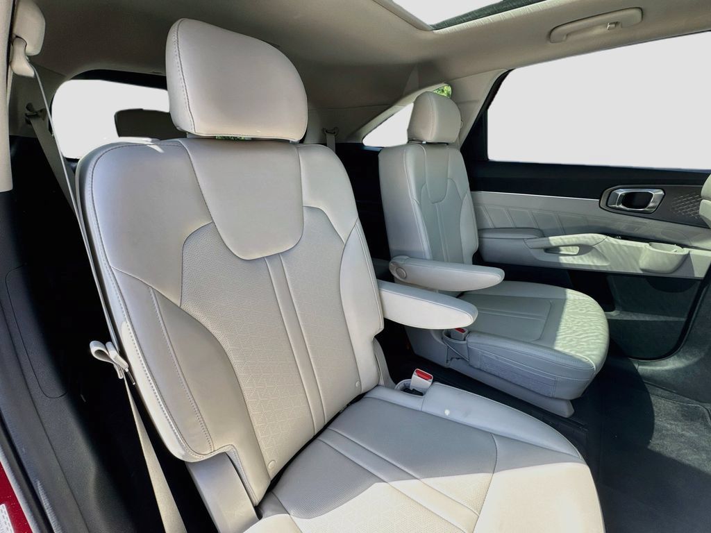 Certified 2023 Kia Sorento SX AWD/4WD image 32