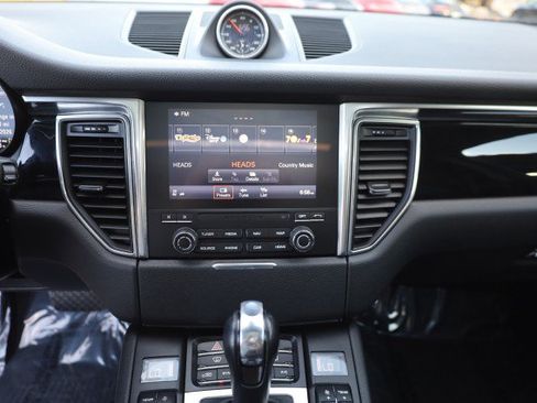 Used 2018 Porsche Macan Sport Edition AWD/4WD image 34