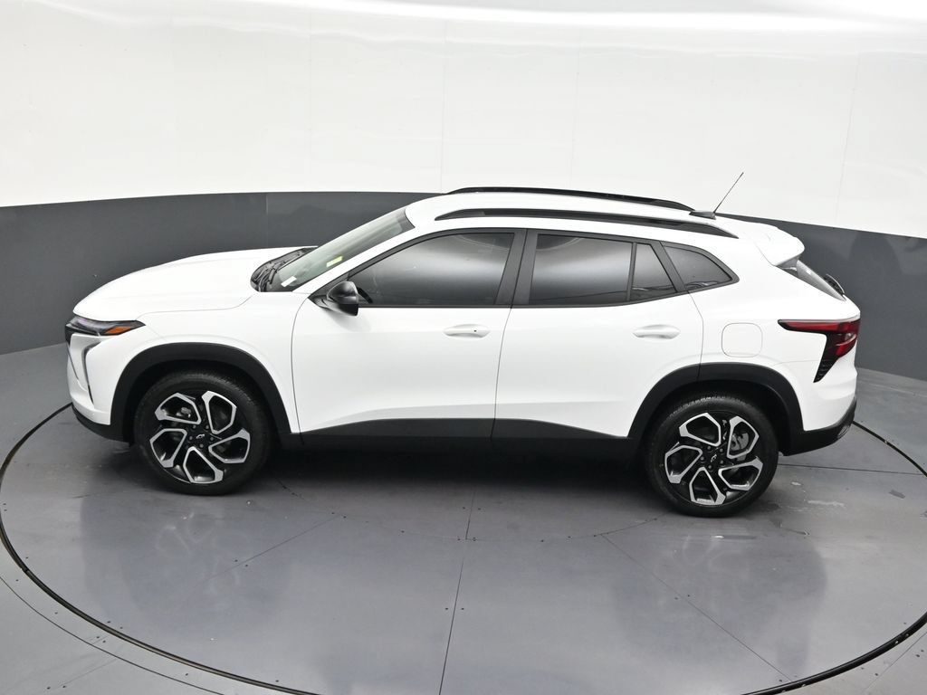 Used 2025 Chevrolet Trax RS FWD image 16