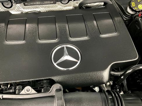 Used 2022 Mercedes-Benz GLB 250 image 31