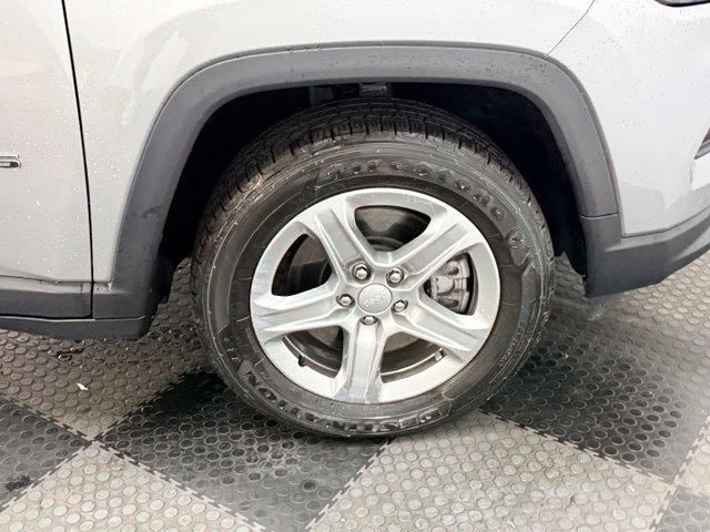 Used 2023 Jeep Compass Latitude w/ Convenience Group AWD/4WD image 15