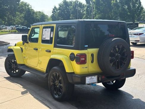Used 2023 Jeep Wrangler Unlimited Sahara w/ Cold Weather Group AWD/4WD image 5