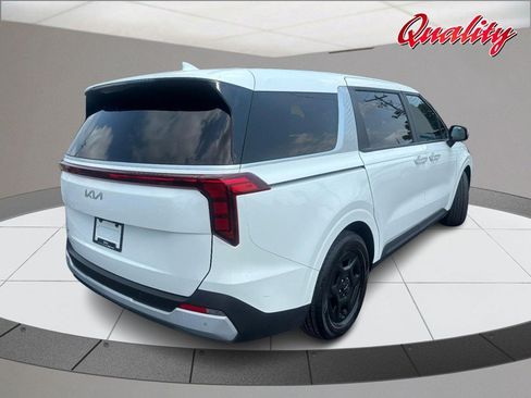 Used 2025 Kia Carnival FWD image 3