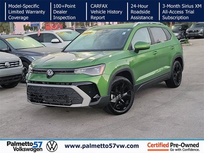 Used 2025 Volkswagen Taos SE w/ Black Wheel Package