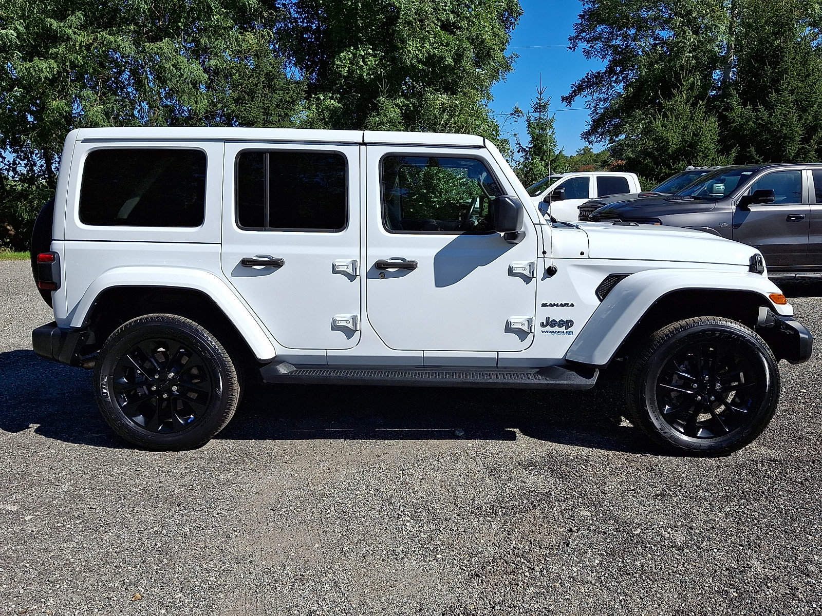Used 2022 Jeep Wrangler Unlimited Sahara w/ Cold Weather Group AWD/4WD image 7
