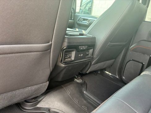 Used 2024 GMC Sierra 2500 AT4 w/ AT4 Preferred Package AWD/4WD image 14