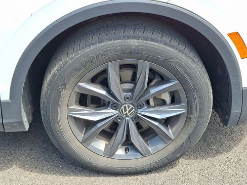 Used 2022 Volkswagen Tiguan SE FWD image 8