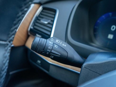 Used 2025 Volvo XC90 B6 Plus image 26