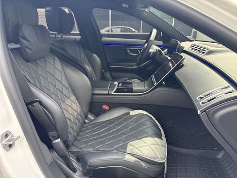 Used 2023 Mercedes-Benz S 580 4MATIC Sedan image 2