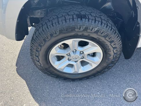 Used 2019 Toyota 4Runner SR5 AWD/4WD image 10