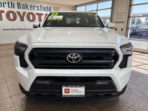 Certified 2025 Toyota Tacoma SR5 AWD/4WD image 5