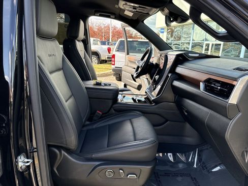 Used 2025 GMC Yukon XL Denali image 27