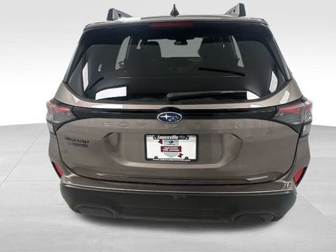 Used 2025 Subaru Forester Premium image 4