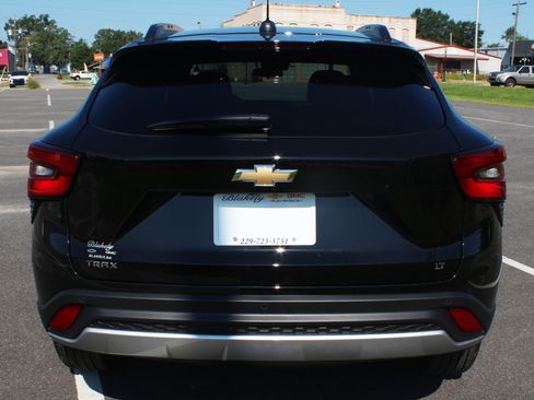 New 2025 Chevrolet Trax LT w/ Driver Confidence Package image 6