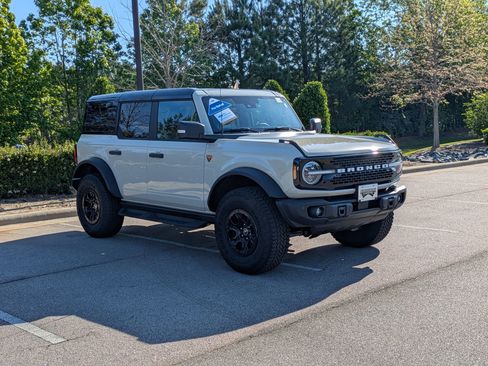 Certified 2025 Ford Bronco Badlands AWD/4WD image 1