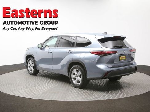 Used 2023 Toyota Highlander LE image 64