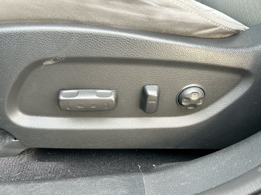 Used 2017 Hyundai Santa Fe SE FWD image 12