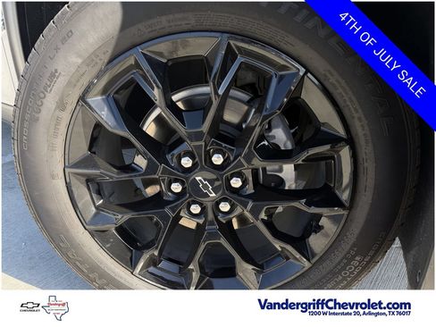 Certified 2025 Chevrolet Traverse LT w/ Midnight/Sport Edition FWD image 8