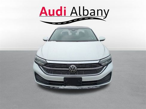 Used 2023 Volkswagen Jetta SE w/ Panoramic Sunroof Package image 9