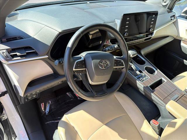 Used 2022 Toyota Sienna XLE w/ XLE Plus Package FWD image 13