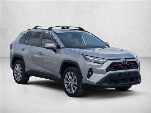 Used 2022 Toyota RAV4 XLE Premium AWD/4WD image 3