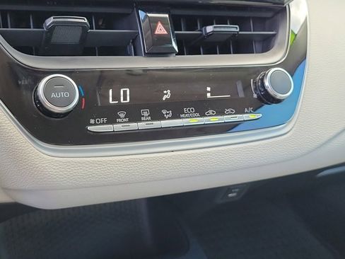 Used 2023 Toyota Corolla LE image 29