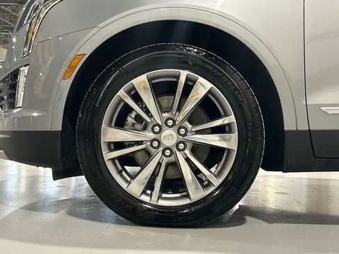 Used 2025 Cadillac XT5 Premium Luxury image 5