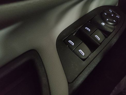 Used 2019 Chevrolet Equinox LS image 27