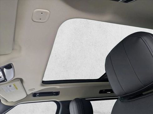 New 2025 Land Rover Range Rover Long Wheelbase SE image 22