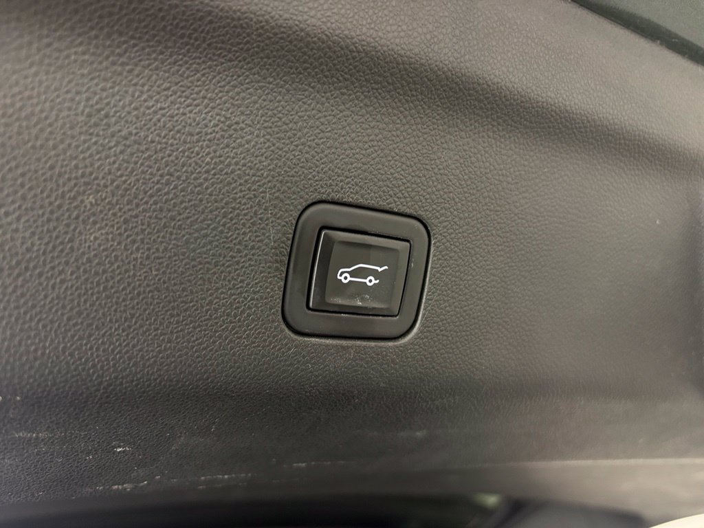 Used 2023 Chevrolet Suburban Premier AWD/4WD image 42