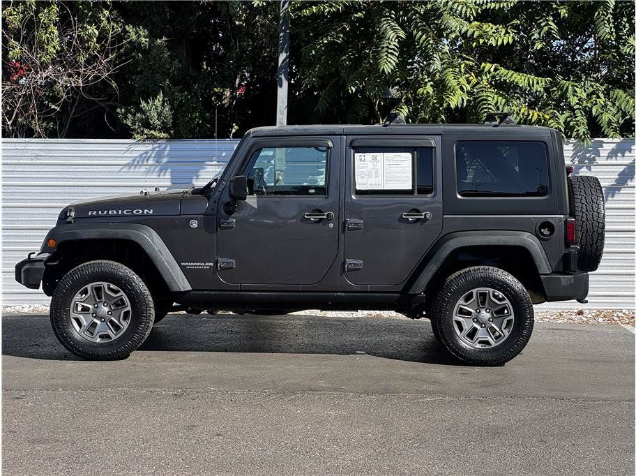 Used 2016 Jeep Wrangler Unlimited Rubicon w/ Connectivity Group AWD/4WD image 9