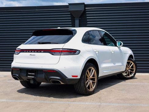 Certified 2025 Porsche Macan image 7