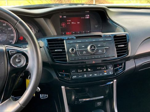 Used 2017 Honda Accord Sport image 7