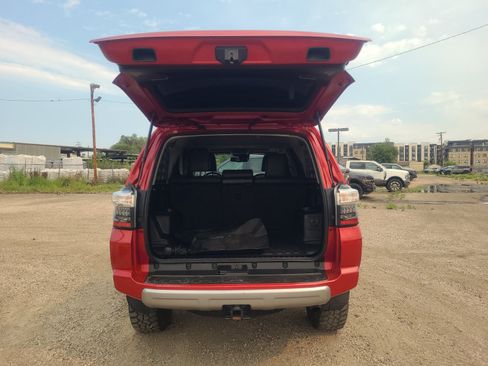 Used 2021 Toyota 4Runner TRD Off-Road Premium w/ Moonroof Package AWD/4WD image 33