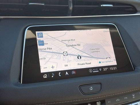 Certified 2022 Cadillac XT4 Luxury w/ Cold Weather Package image 17