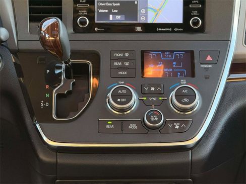 Used 2019 Toyota Sienna Limited Premium image 40