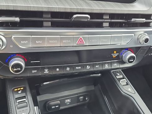 Used 2024 Kia Telluride SX Prestige w/ Towing Package image 17