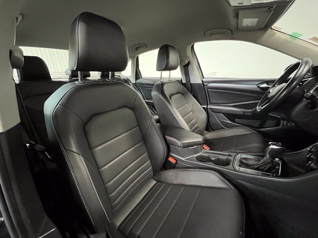 Used 2024 Volkswagen Jetta SE FWD image 9