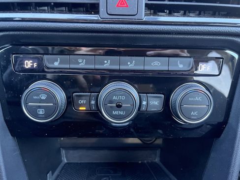 Used 2024 Volkswagen Taos SE image 14