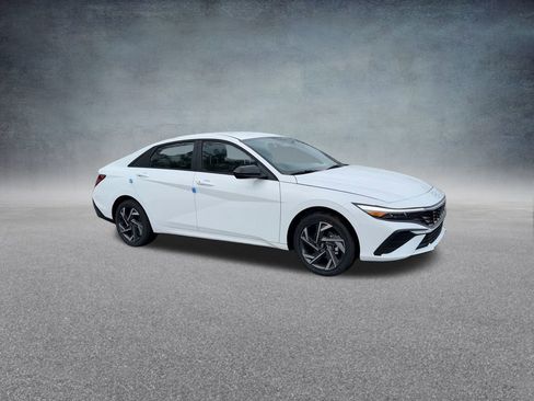 Used 2025 Hyundai Elantra SEL image 27