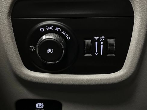 Used 2022 Jeep Grand Cherokee L Overland w/ MOPAR Finishing Package AWD/4WD image 33