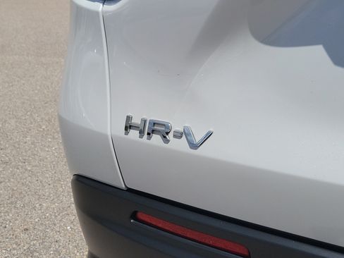 Used 2025 Honda HR-V LX image 10