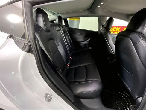 Used 2020 Tesla Model 3 Standard Range Plus image 17