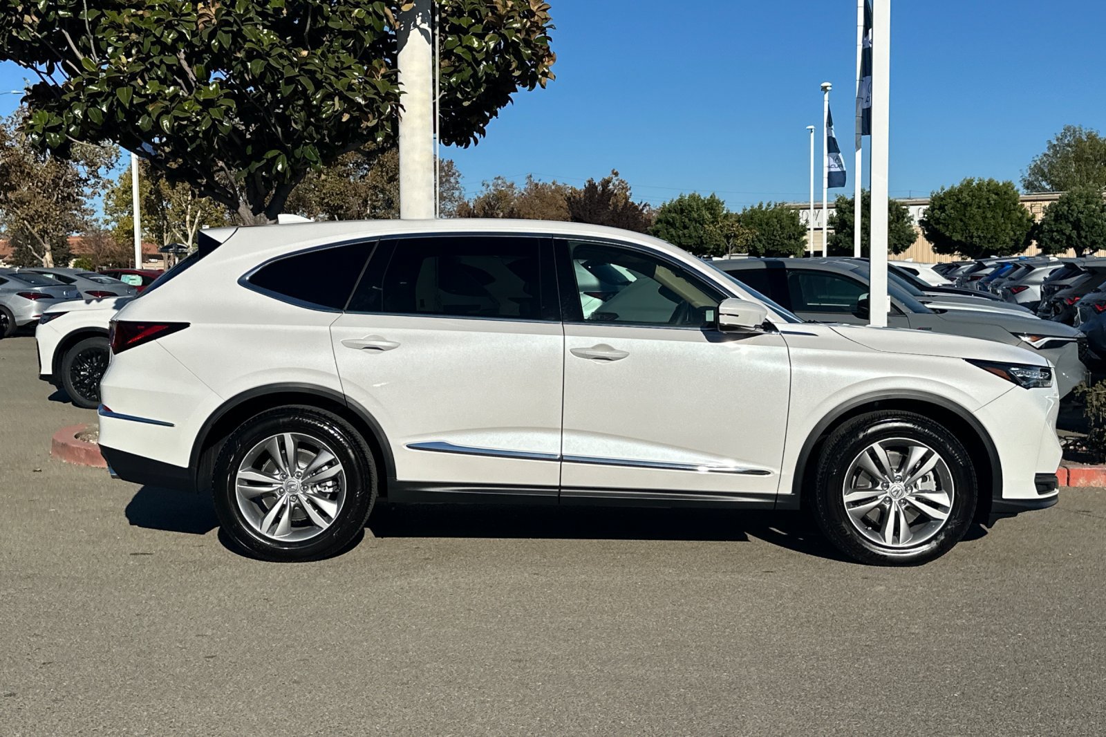 Used 2026 Acura MDX SH-AWD image 3