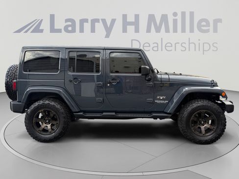 Used 2017 Jeep Wrangler Unlimited Sahara w/ Max Tow Package AWD/4WD image 6
