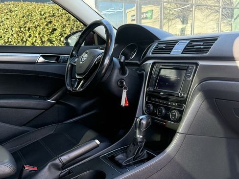 Used 2018 Volkswagen Passat 2.0T R-Line image 29