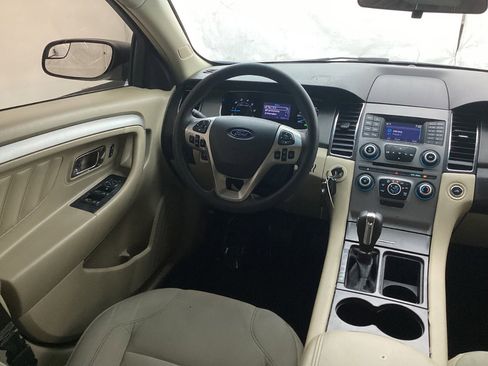 Used 2017 Ford Taurus SE image 29