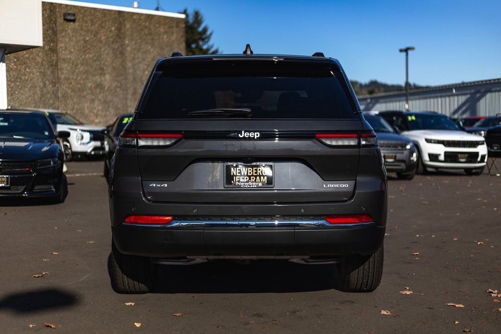 New 2025 Jeep Grand Cherokee Laredo X w/ Trailer Tow Package AWD/4WD image 9